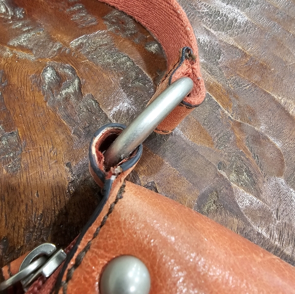 Coral Colored Soft Leather Fossil Bag With Key - Picture 4 of 16
